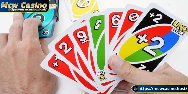 Những thẻ bài viền trắng trong Uno Flip